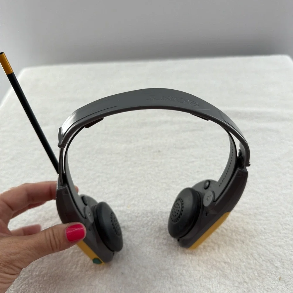 Sony Walkman Sport SRF-HM55 AM/FM Stereo Radio Headphones PLL Synthesized Tested